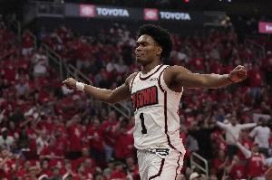 杀气腾腾！阿门上半场6中3得14分3板3助&罚球7中7 和老六爆冲突